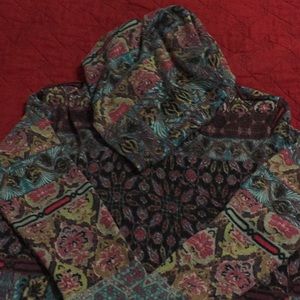 Top/light sweater top with hoodie for juniors